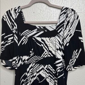 BCBG MaxAzria Black and White Graphic Print Mini Dress Short Sleeves Sz M